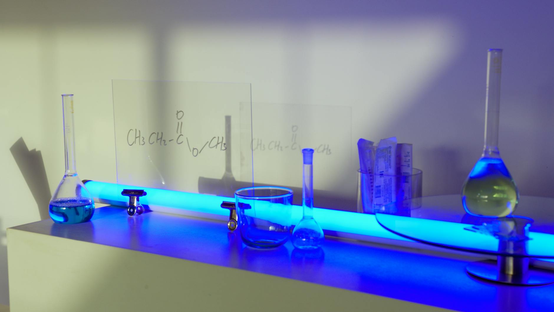 Laboratory research scientist